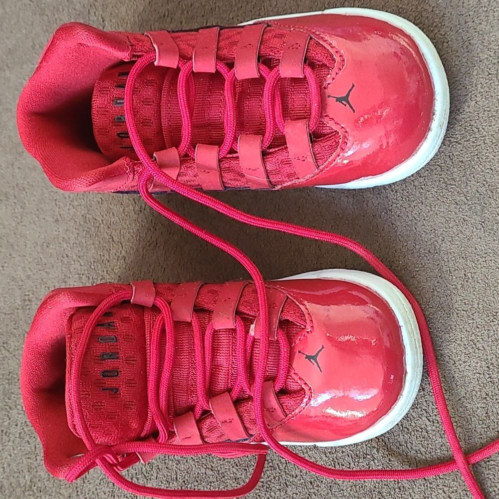 Jordan nike size 7.5 toddler